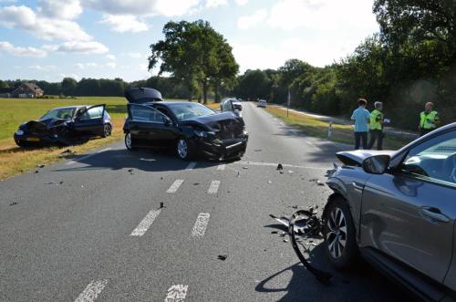 Kind betrokken bij frontale aanrijding in Lochem (28-08-2022)