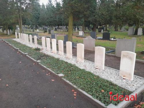 Lichtjes op oorlogsgraven (24-12-2022)