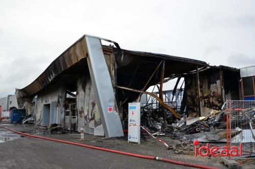 Resten van grote brand in Zutphen (08-10-2023)