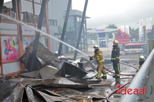 Resten van grote brand in Zutphen (08-10-2023)