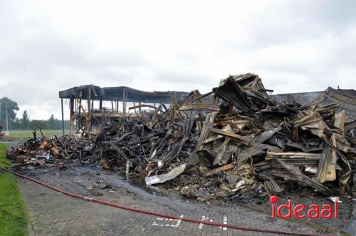 Resten van grote brand in Zutphen (08-10-2023)