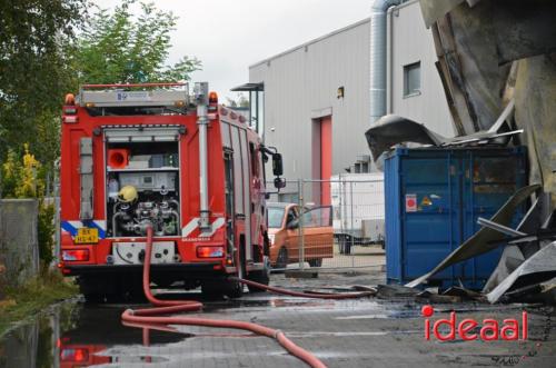 Resten van grote brand in Zutphen (08-10-2023)