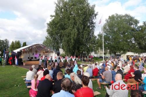 Folkloristische dansgroep De Iesselschotsers naar Estland