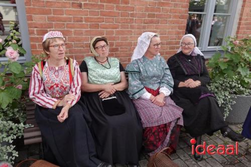 Folkloristische dansgroep De Iesselschotsers naar Estland