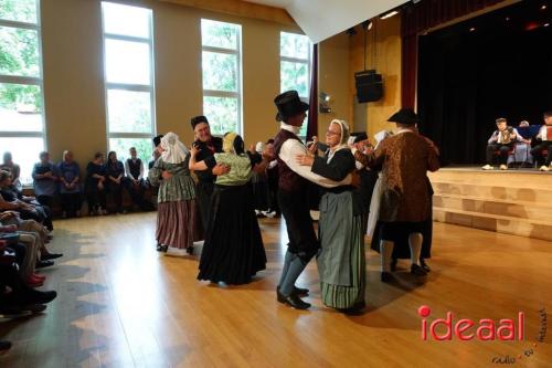 Folkloristische dansgroep De Iesselschotsers naar Estland