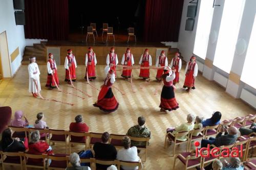 Folkloristische dansgroep De Iesselschotsers naar Estland