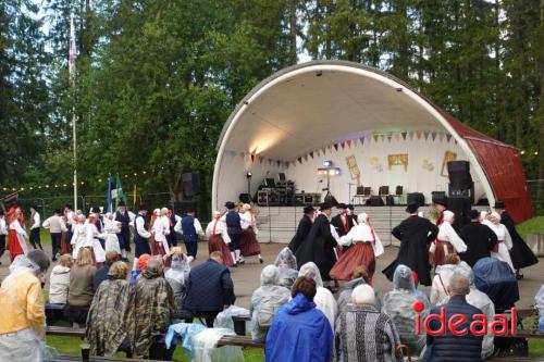 Folkloristische dansgroep De Iesselschotsers naar Estland