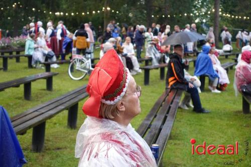 Folkloristische dansgroep De Iesselschotsers naar Estland