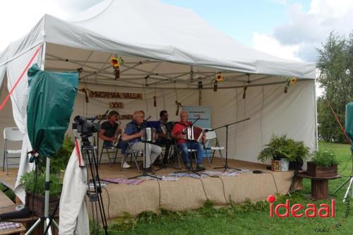 Folkloristische dansgroep De Iesselschotsers naar Estland