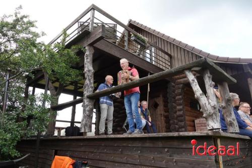 Folkloristische dansgroep De Iesselschotsers naar Estland