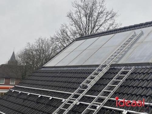 Zonnepanelen bij zwembad De Brink in Zelhem (16-02-2024)