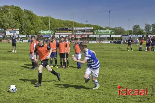 Voetbalclinic bij ZZC20 in Zelhem (01-05-2024)