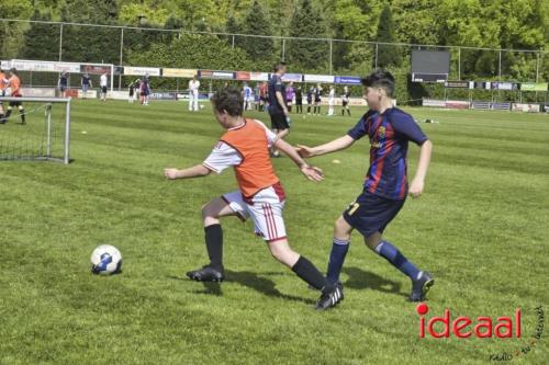 Voetbalclinic bij ZZC20 in Zelhem (01-05-2024)