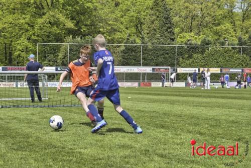 Voetbalclinic bij ZZC20 in Zelhem (01-05-2024)