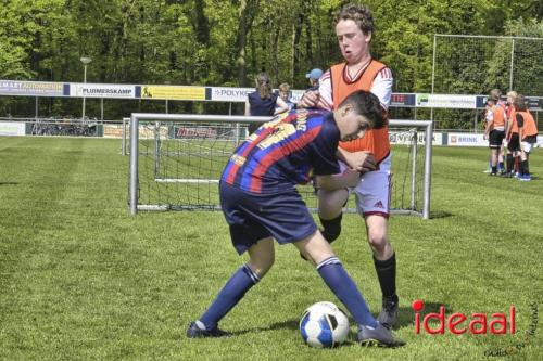 Voetbalclinic bij ZZC20 in Zelhem (01-05-2024)