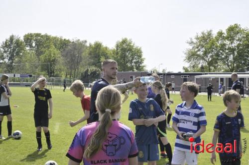 Voetbalclinic bij ZZC20 in Zelhem (01-05-2024)