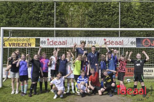 Voetbalclinic bij ZZC20 in Zelhem (01-05-2024)