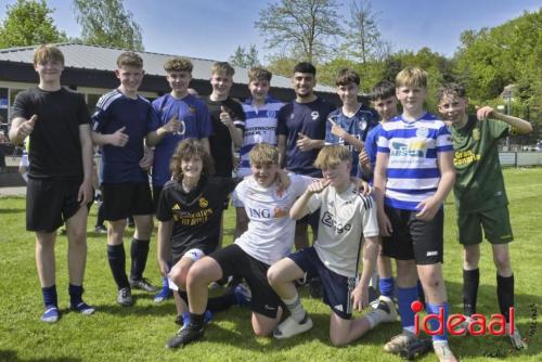 Voetbalclinic bij ZZC20 in Zelhem (01-05-2024)