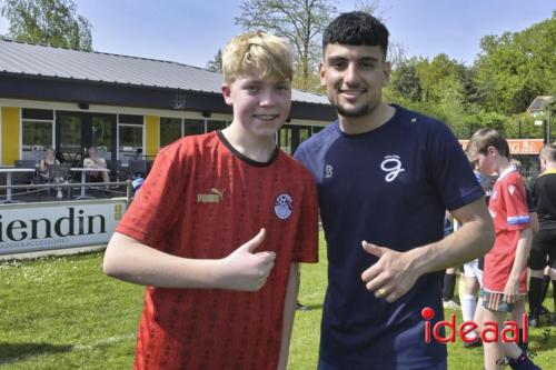 Voetbalclinic bij ZZC20 in Zelhem (01-05-2024)