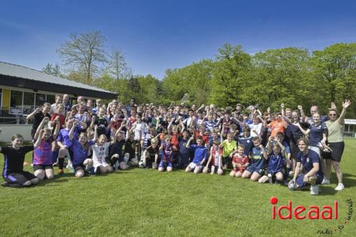 Voetbalclinic bij ZZC20 in Zelhem (01-05-2024)