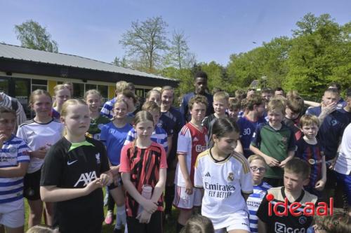 Voetbalclinic bij ZZC20 in Zelhem (01-05-2024)