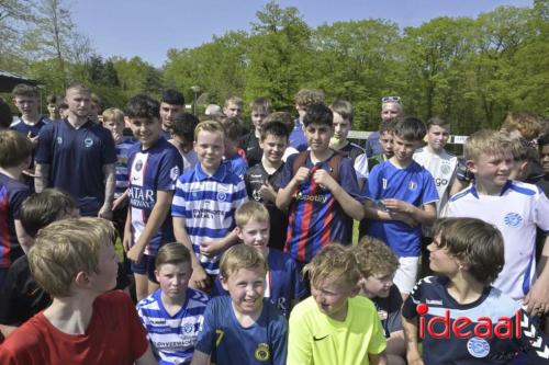 Voetbalclinic bij ZZC20 in Zelhem (01-05-2024)