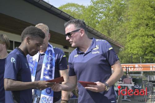 Voetbalclinic bij ZZC20 in Zelhem (01-05-2024)