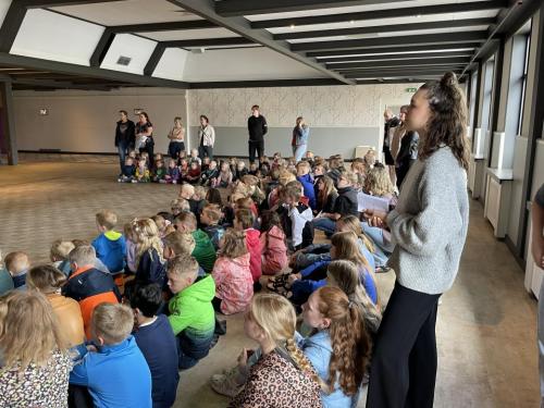 Sleuteloverdracht van Nijhof Halle aan school en gemeente (31-05-2024)-2