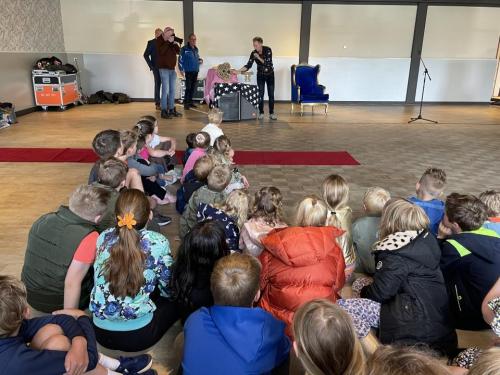 Sleuteloverdracht van Nijhof Halle aan school en gemeente (31-05-2024)-2