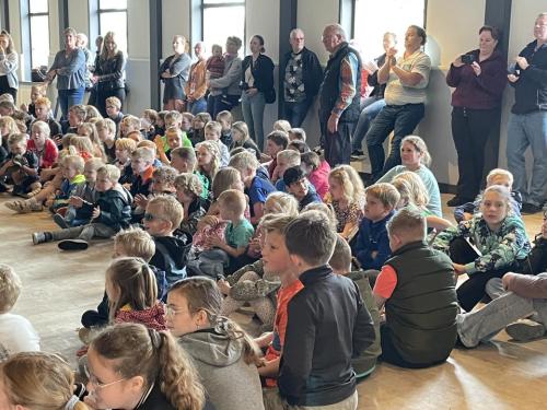 Sleuteloverdracht van Nijhof Halle aan school en gemeente (31-05-2024)-2