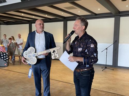 Sleuteloverdracht van Nijhof Halle aan school en gemeente (31-05-2024)-2