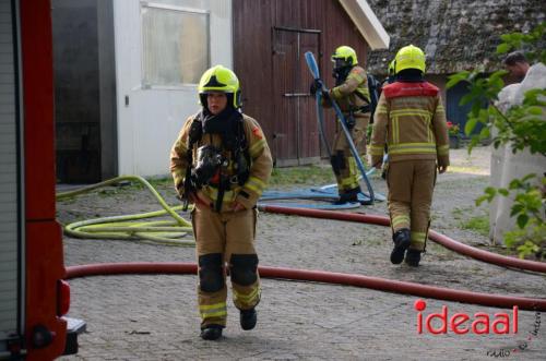 Uitslaande stalbrand in Wichmond (11-07-2024)