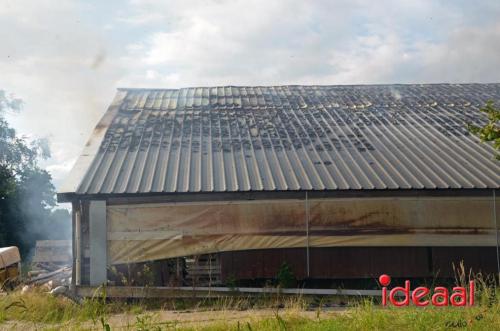 Uitslaande stalbrand in Wichmond (11-07-2024)