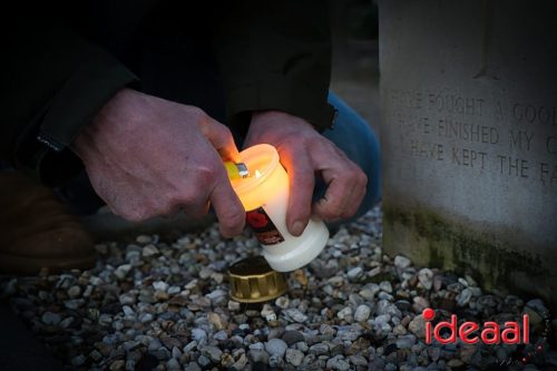 Lichtjes op oorlogsgraven Zelhem (24-12-2025)