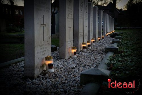 Lichtjes op oorlogsgraven Zelhem (24-12-2025)