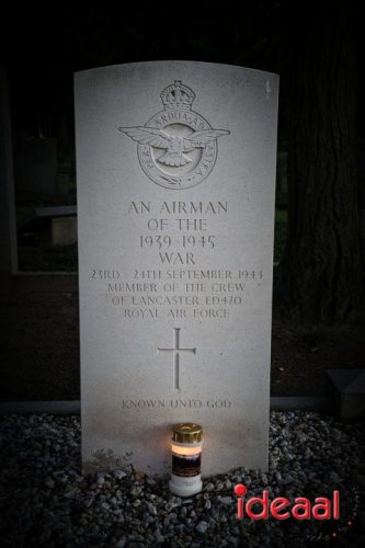 Lichtjes op oorlogsgraven Zelhem (24-12-2025)