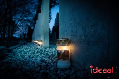 Lichtjes op oorlogsgraven Zelhem (24-12-2025)