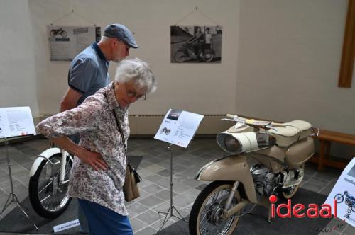 Brommers Kieken in de karke (13-08-2023)