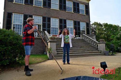 Openluchtspel "Hoezo Familie!"in Laren - deel 1 (08-07-2023)