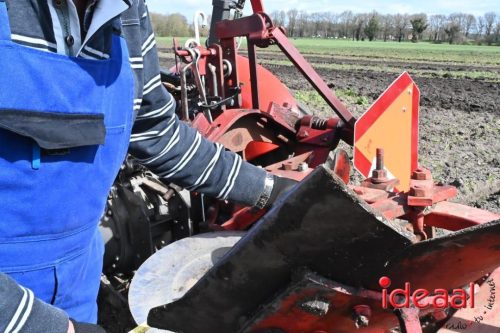 Oefenploegen bij aspergebedrijf Ten Broeke (04-04-2026)