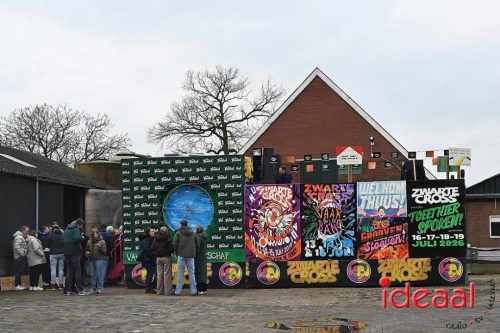 Vriendengroep De Heure bouwt carnavalswagen (01-02-2026)