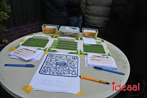 Vriendengroep De Heure bouwt carnavalswagen (01-02-2026)