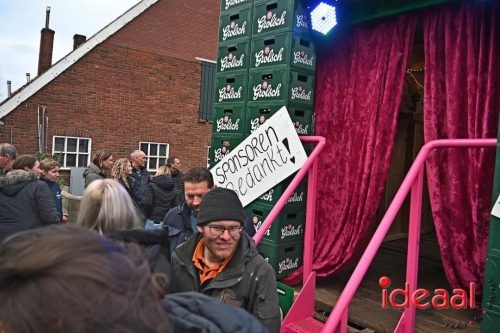 Vriendengroep De Heure bouwt carnavalswagen (01-02-2026)