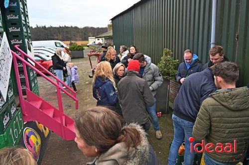 Vriendengroep De Heure bouwt carnavalswagen (01-02-2026)