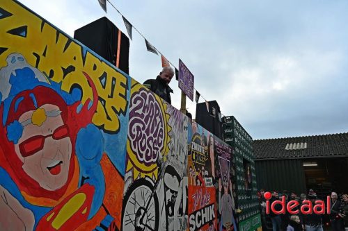 Vriendengroep De Heure bouwt carnavalswagen (01-02-2026)