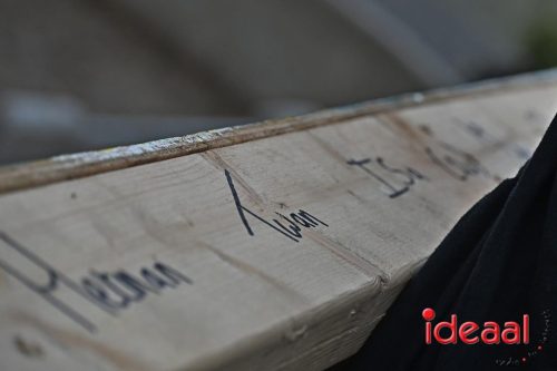 Vriendengroep De Heure bouwt carnavalswagen (01-02-2026)