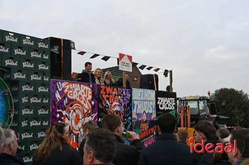 Vriendengroep De Heure bouwt carnavalswagen (01-02-2026)