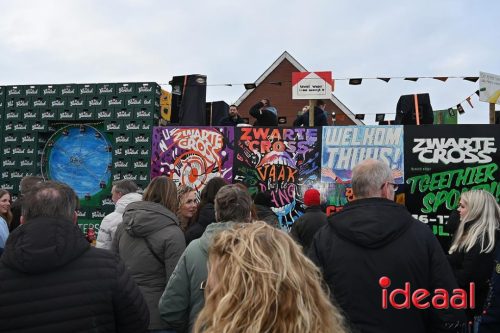 Vriendengroep De Heure bouwt carnavalswagen (01-02-2026)