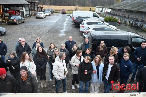 Vriendengroep De Heure bouwt carnavalswagen (01-02-2026)