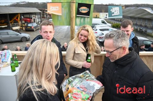 Vriendengroep De Heure bouwt carnavalswagen (01-02-2026)